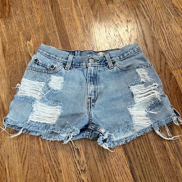 Levi’s heavily distressed jean shorts, 5 - Picture 1 of 8